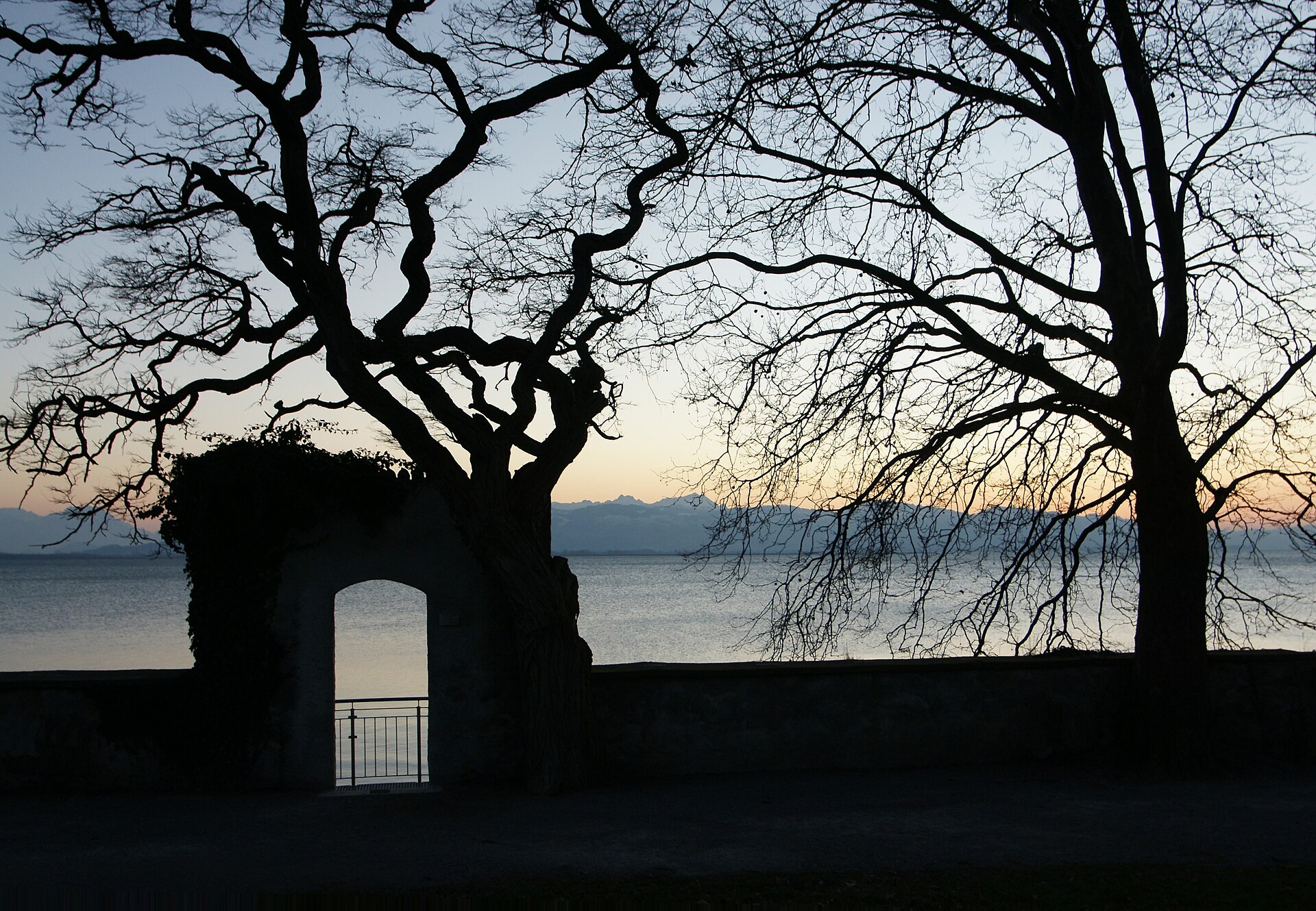 Bodensee Seepromenade, Entspannt flanieren & direkt am Wasser übernachten